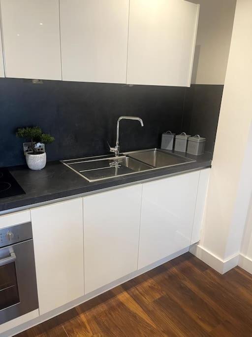 Lovely 2-Bedroom Condo With Balcony Manchester Esterno foto